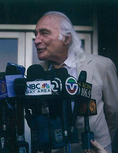 Tony Serra at a press conference
