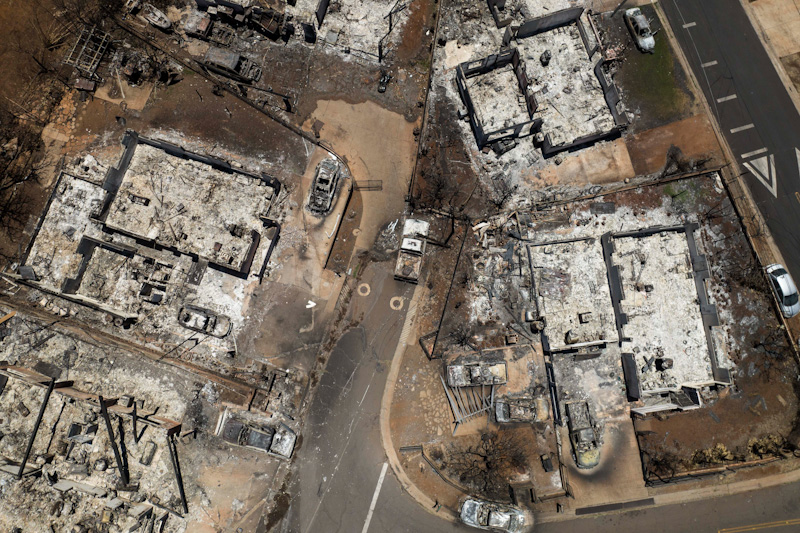 AP_Hawaii_wildfire_aerial_view_800px