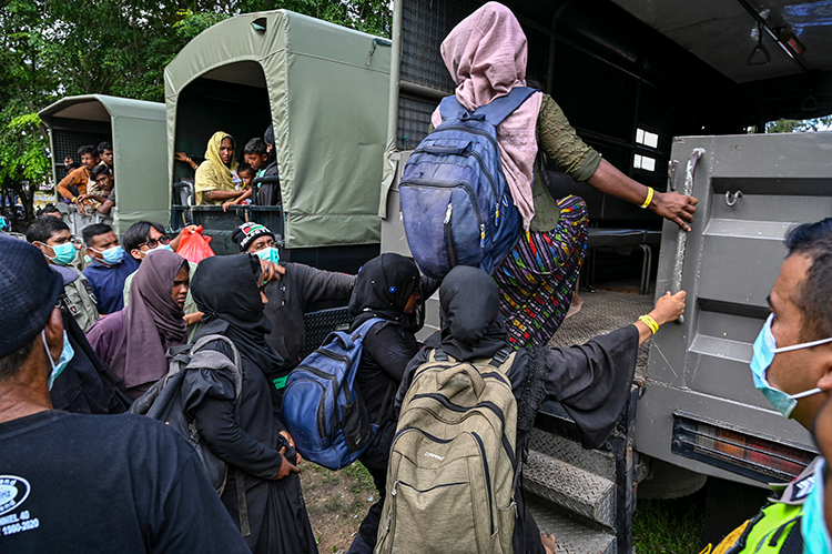 Rohingya women board trucks