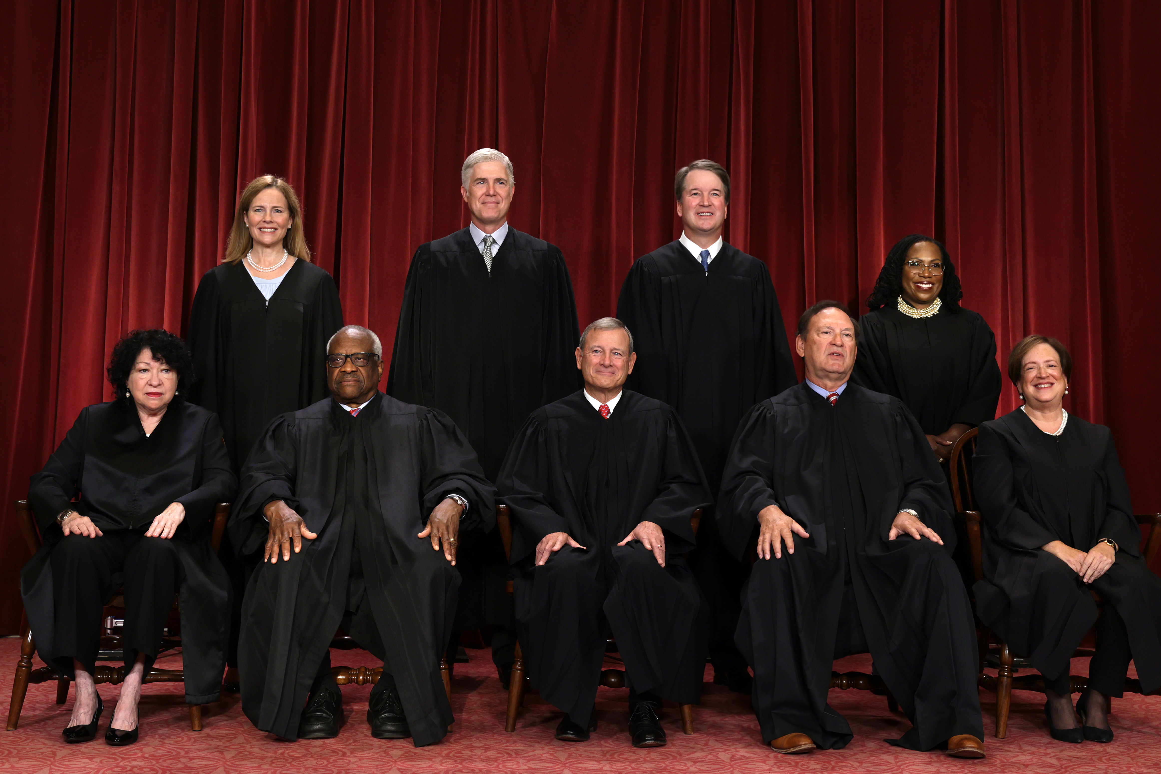 SCOTUS justices current group photo