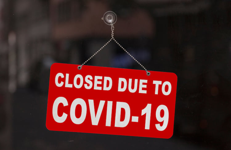 coronavirus closed sign on restaurant
